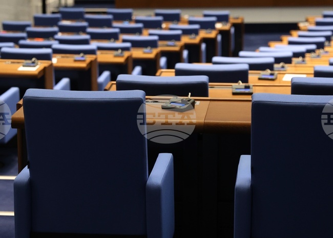 Общо 191 от 240 народни представители са имали неоправдани отсъствия от пленарни заседания през октомври