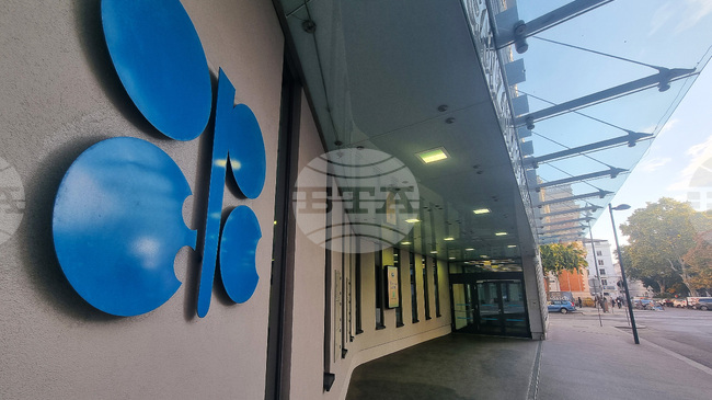 Петролът поскъпва с над 2 процента заради плана на ОПЕК+ за производството и опасенията за доставките