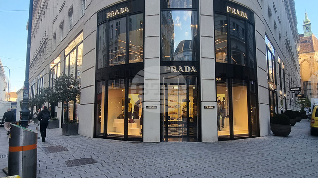 „Прада“ устоява на кризата в луксозния сектор през 2025 г. и регистрира ръст на приходите от 5 на сто 