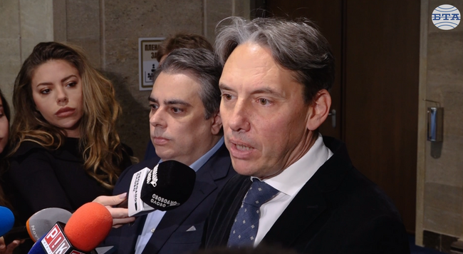 От "Продължаваме промяната" искат председателят на парламента да свика извънредно заседание на здравната комисия за възнагражденията на младите лекари