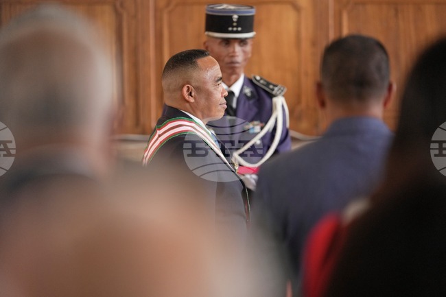 Полковник Микаел Рандрианирина положи клетва като президент на Мадагаскар