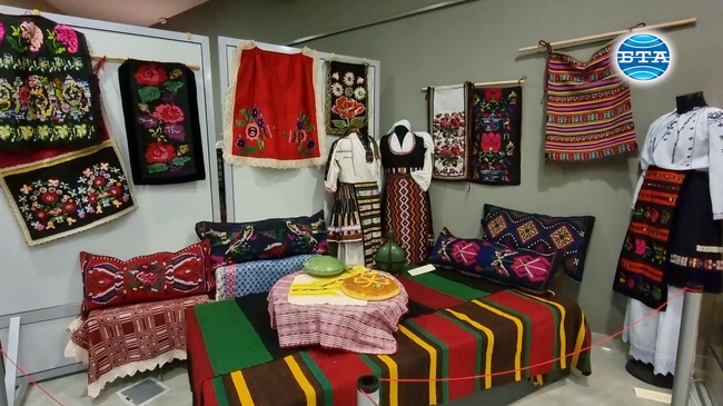 Над 40 женски носии от всички краища на България бяха представени в изложбата „Моят етнографски свят“ в Стара Загора