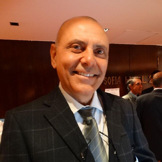 Д-р Бисер Митев, хирург в МБАЛ - Шумен, е отличен с почетния знак "Лекар на годината 2025"