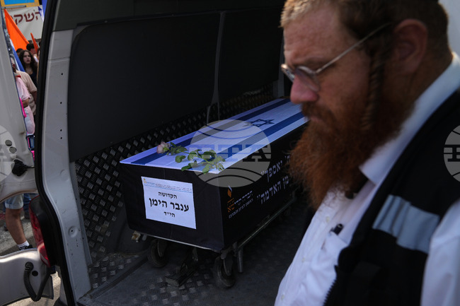 Червеният кръст е получил телата на двама заложници, държани в Газа, съобщи израелската армия