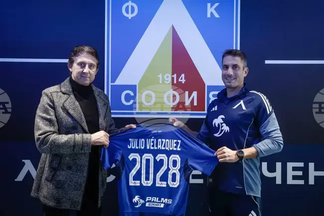 Левски удължи договора на треньора Хулио Веласкес до 2028 година