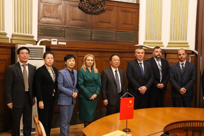 Agriculture Minister, Chinese Customs Vice Minister Sign Protocol on Wild Aquatic Products Exports