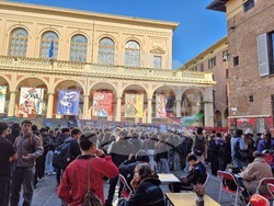 Италия - Болоня - протест