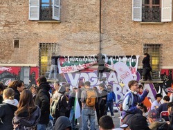 Италия - Болоня - протест