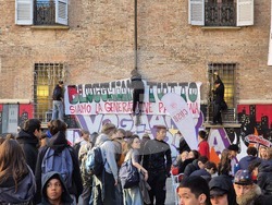 Италия - Болоня - протест