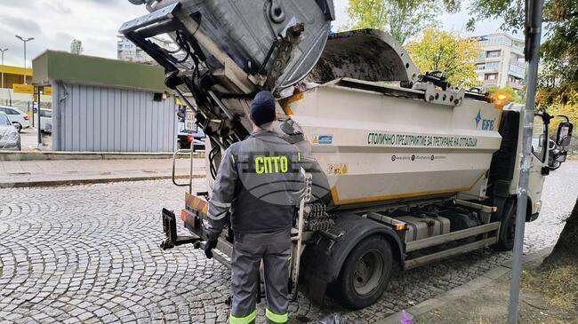 В четвърти, пети, шести и седми микрорайон в "Люлин" се провежда акция за извозване на отпадъците, съобщи Васил Терзиев