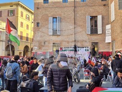 Италия - Болоня - протест