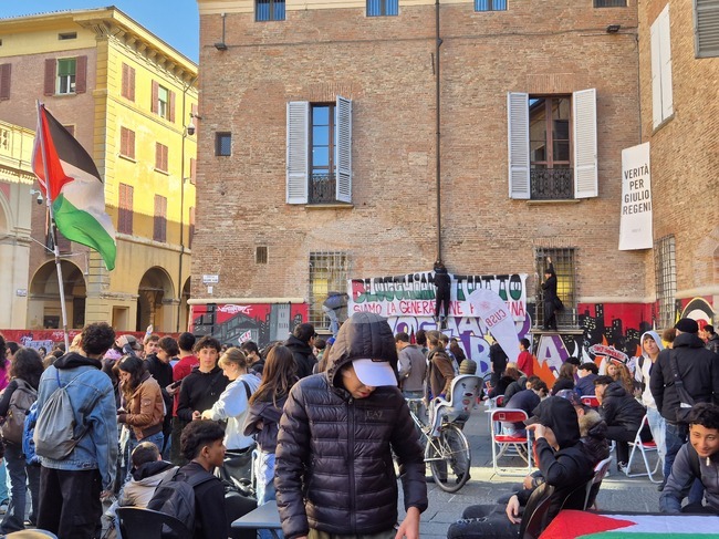  Италия - Болоня - протест