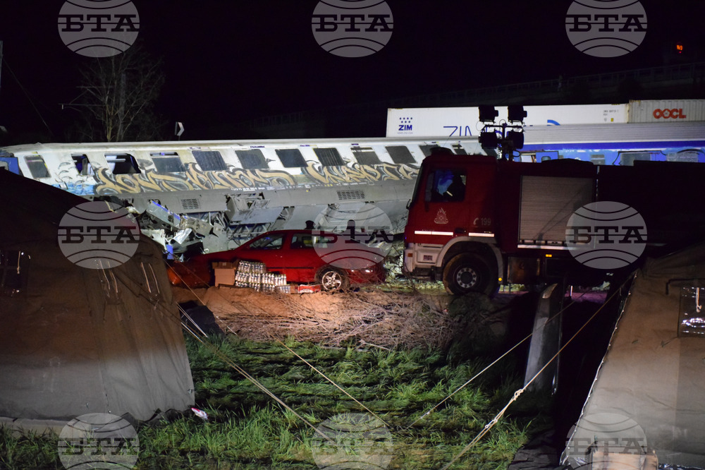 Нова жалба срещу премиера и министри са внесли роднини на жертвите в жп катастрофата в Гърция през 2023 г.