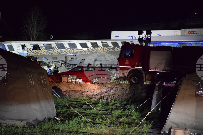 Нова жалба срещу премиера и министри са внесли роднини на жертвите в жп катастрофата в Гърция през 2023 г.