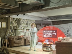Литературен клуб „Перото“ - Силвия Лулчува - „Изключи горещите вълни“