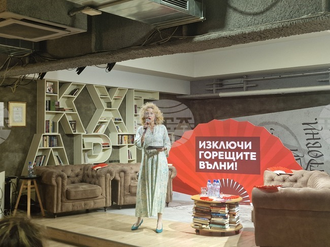 Литературен клуб „Перото“ - Силвия Лулчува - „Изключи горещите вълни“ 