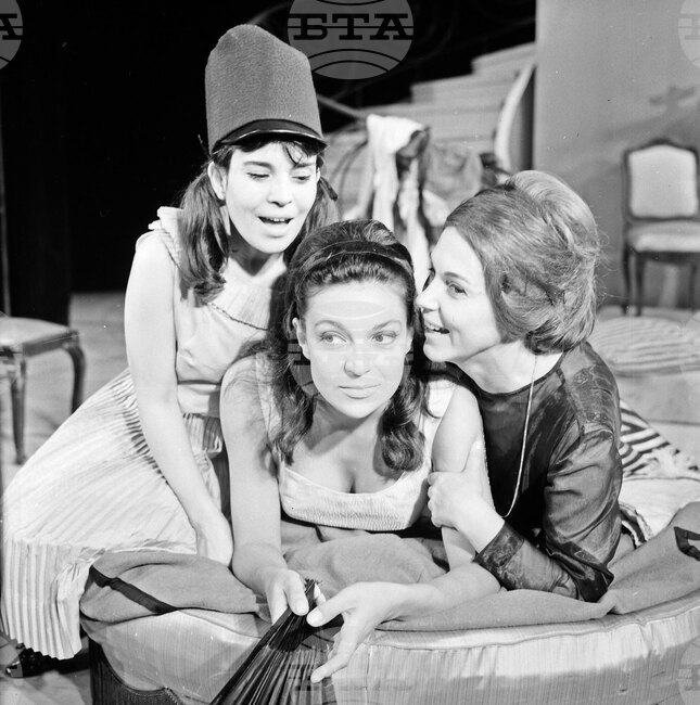 Постановката „Времето и семейство Конуей“ е представена в театър "Българска армия"