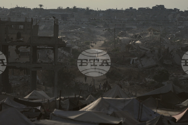 Девет убити при израелски обстрел срещу автобус в Газа, съобщи Гражданската отбрана на анклава