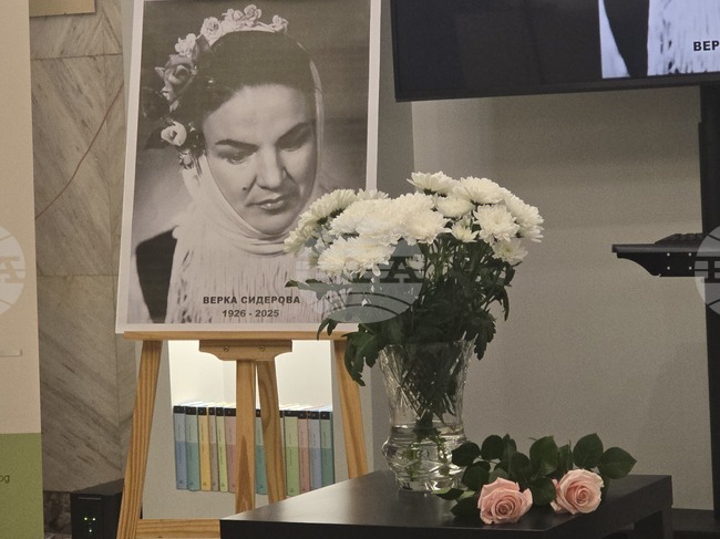 Със среща-поклонение Добрич отдаде почит на народната певица Верка Сидерова