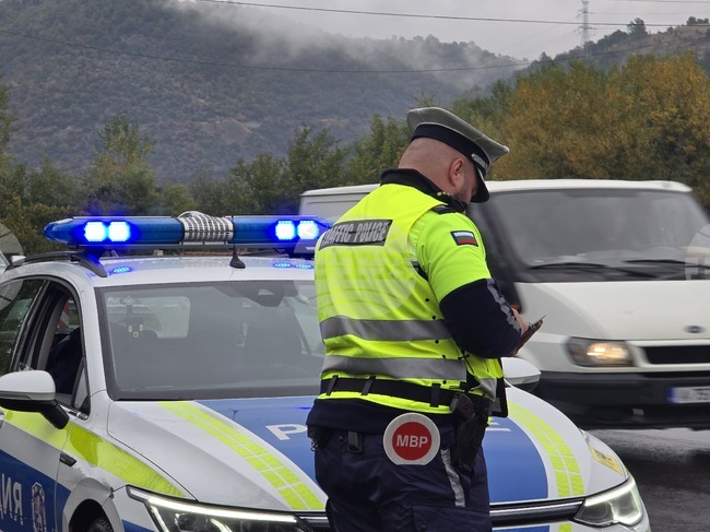 Възстановено е движението по пътя Пирдоп – Антон, което беше ограничено заради катастрофа