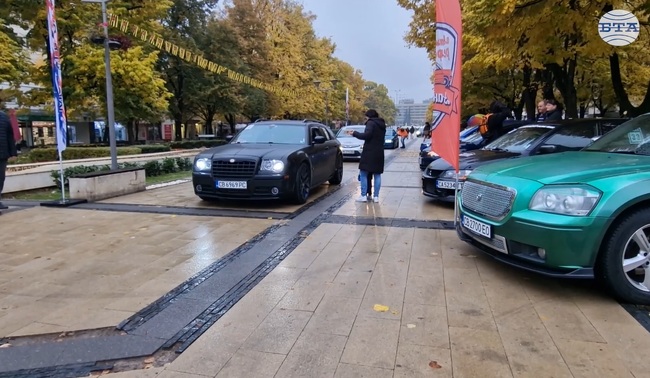 Тридесет и три екипажа стартираха от площад „Кракра Пернишки“ в „Дамско рали Перник“