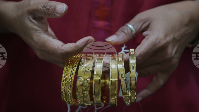 Цената на златото мина за първи път границата от 4400 долара за тройунция, среброто също е с рекордно висока цена