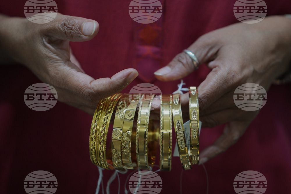 Цената на златото мина за първи път границата от 4400 долара за тройунция, среброто също е с рекордно висока стойност 