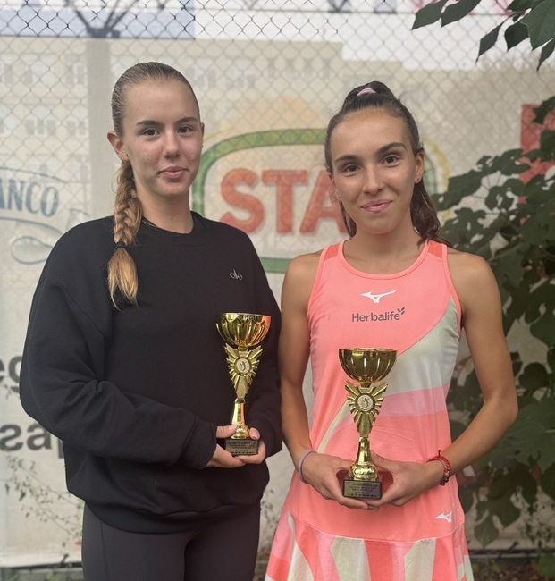 Калоян Шиков при юношите и Андрея Глушкова при девойките триумфираха с титлите на двойки, изцяло български финали на сингъл на турнир от ITF в Пазарджик