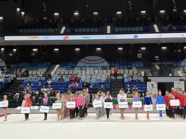 Около 300 състезателки от осем държави участваха във второто издание на турнира по художествена гимнастика "Златните момичета - вчера, днес и завинаги"