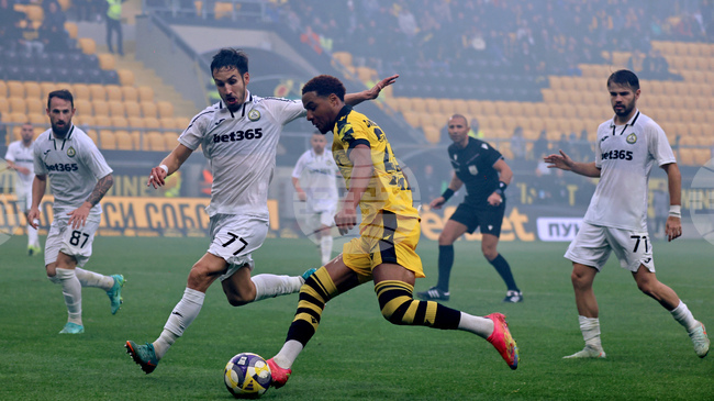 Ботев Пловдив достигна до успех срещу Славия след гол на Маскоте