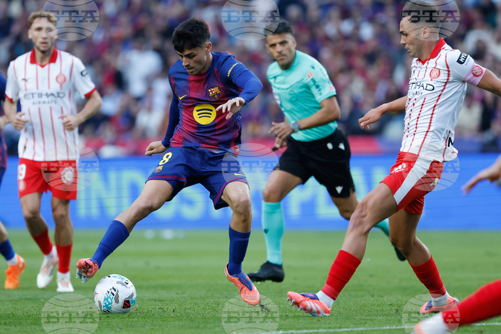 Педри ще бъде титуляр за Барселона срещу Атлетико Мадрид, съобщи треньорът Ханзи Флик