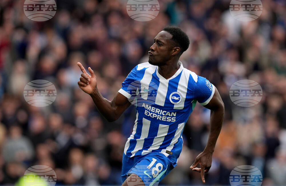 Мениджърът на Брайтън Фабиан Хюрцелер не пожела да коментира бъдещето на нападателя Дани Уелбек