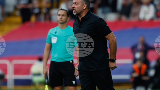 Флик за слуховете, че иска да напусне Барселона: „Още глупости“