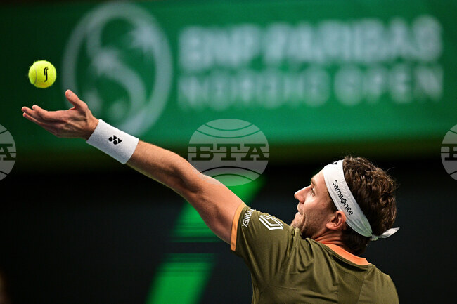 Норвежецът Каспер Рууд спечели трофея на турнира по тенис в Стокхолм