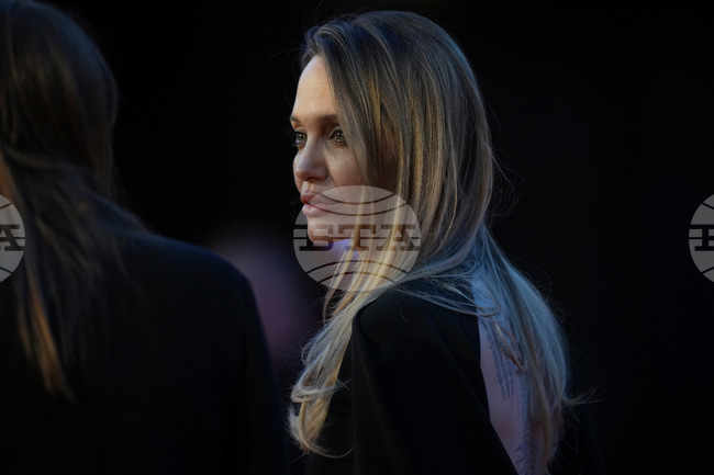 Хората в Херсон живеят с опасността всеки ден, каза Анджелина Джоли при посещението си в Украйна