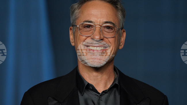 Гуинет Полтроу и Робърт Дауни-младши се присъединяват към актьорите, които ще връчват награди „Оскар"