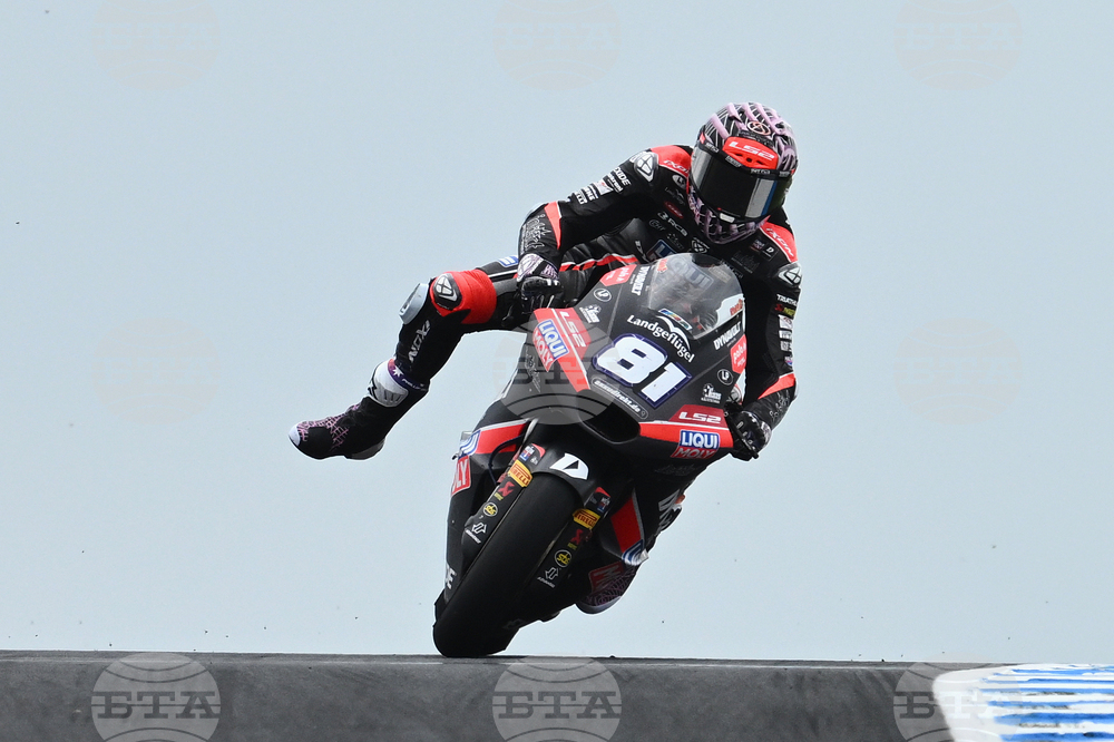 Австралиецът Сена Агиус спечели победата в Мото 2, драматичен финал беляза края на състезанието в Остин в Мото 3