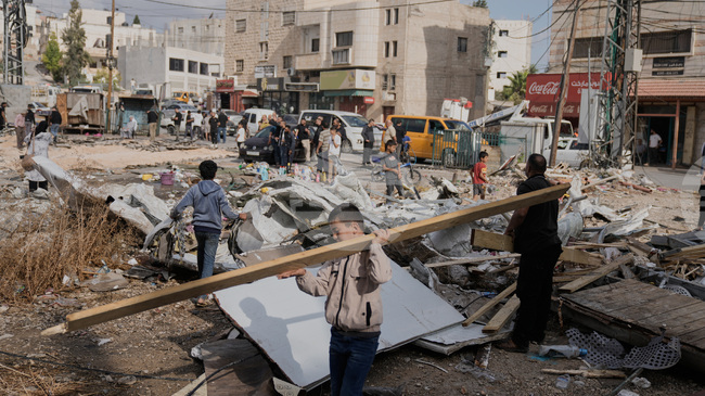 Израелската армия каза, че е убила на Западния бряг двама младежи, които са хвърляли коктейли "Молотов"