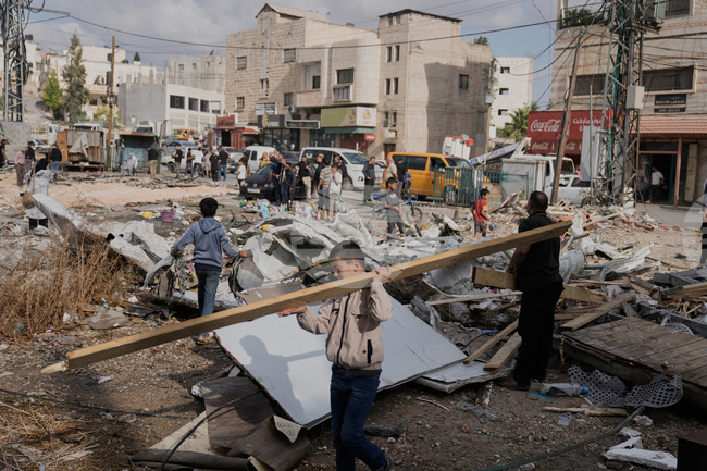 Израелската армия каза, че е убила на Западния бряг двама младежи, които са хвърляли коктейли "Молотов"