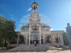 Ямбол - храм "Успение на Пресвета Богородица" - неделна литургия