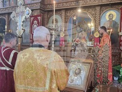 Шумен - църква "Свети Три Светители“ - неделна служба