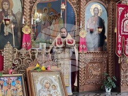 Шумен - църква "Свети Три Светители“ - неделна служба