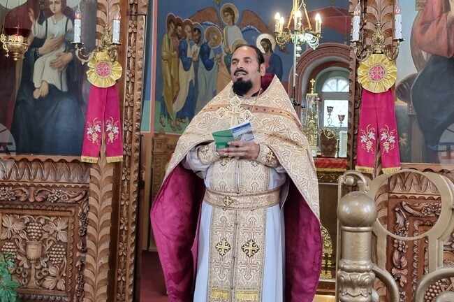 Шумен - църква "Свети Три Светители“ - неделна служба