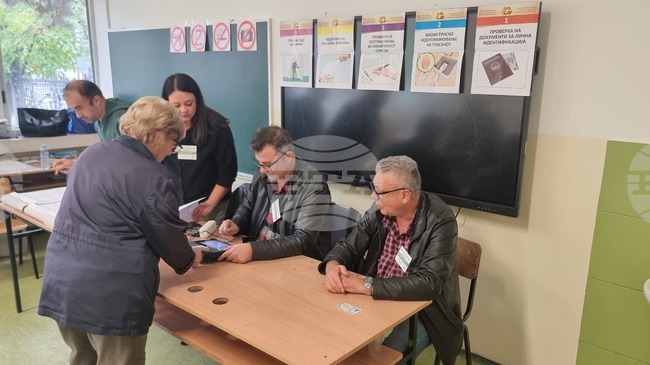 Осем наблюдатели на балотажа в Северна Македония са с отнети акредитации; избирателната активност е почти 40 процента