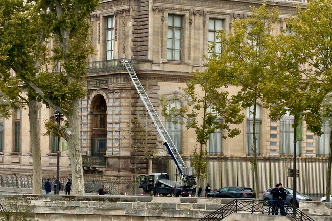 Крадците са прекарали в Лувъра по-малко от четири минути - хронология на обира