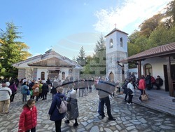 Руенски манастир - патриаршеска литургия - Отчовден