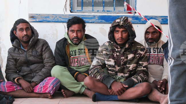 Гръцките власти проверяват възрастта на мигрантите, които твърдят, че са непълнолетни