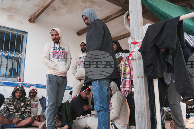 Потокът от мигранти към гръцкия остров Крит не стихва и в навечерието на празниците