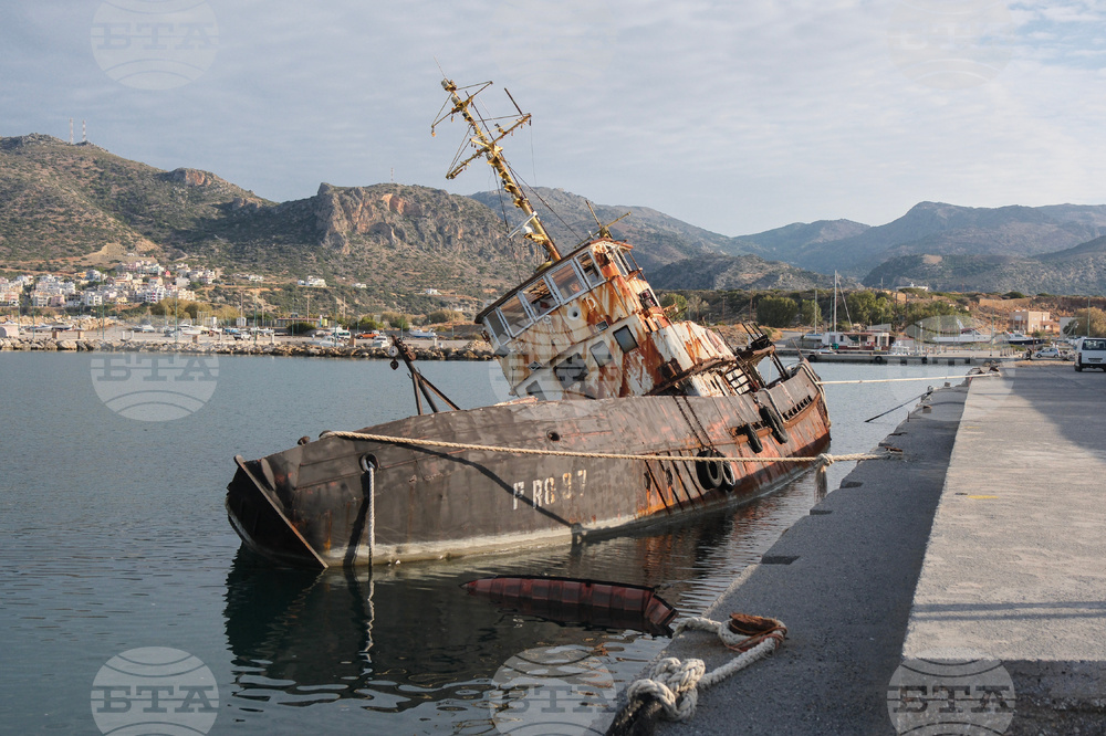 За поредна нощ десетки мигранти пристигнаха на гръцкия остров Крит