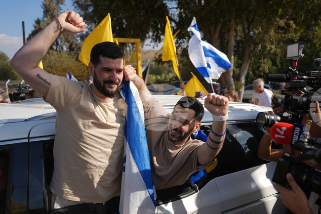 Ройтерс: Кои са израелските заложници, освободени от "Хамас"?